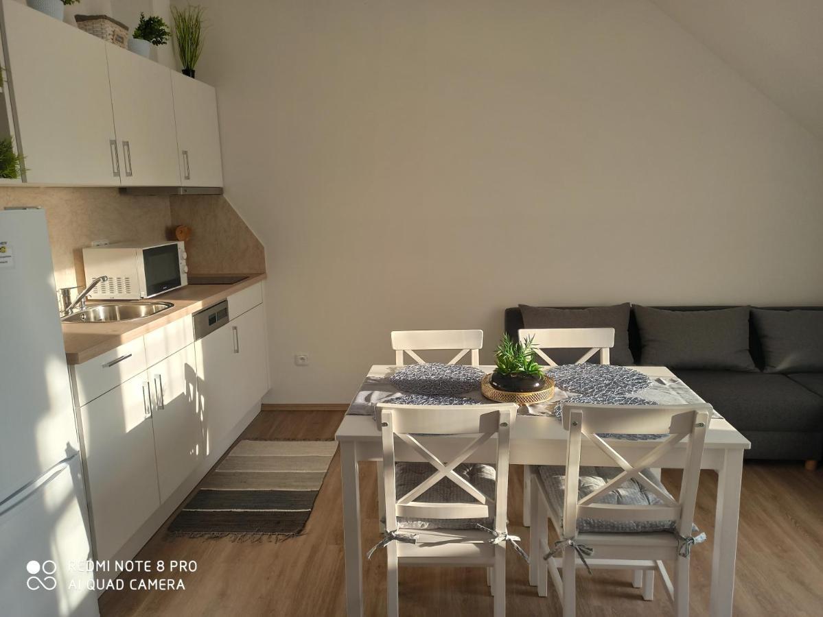 Familly Apartmens Apartment Dolni Dunajovice Bagian luar foto